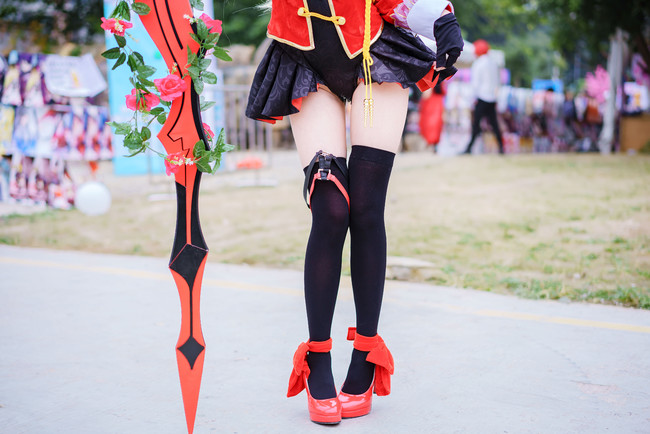 ‘华体(中国)’柯以柔抢百年潮当新娘 与老公拍甜蜜婚纱照