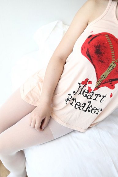 华体网站登录入口：iphone5暴露明星真性情 林青霞试玩晒“鸽子蛋”